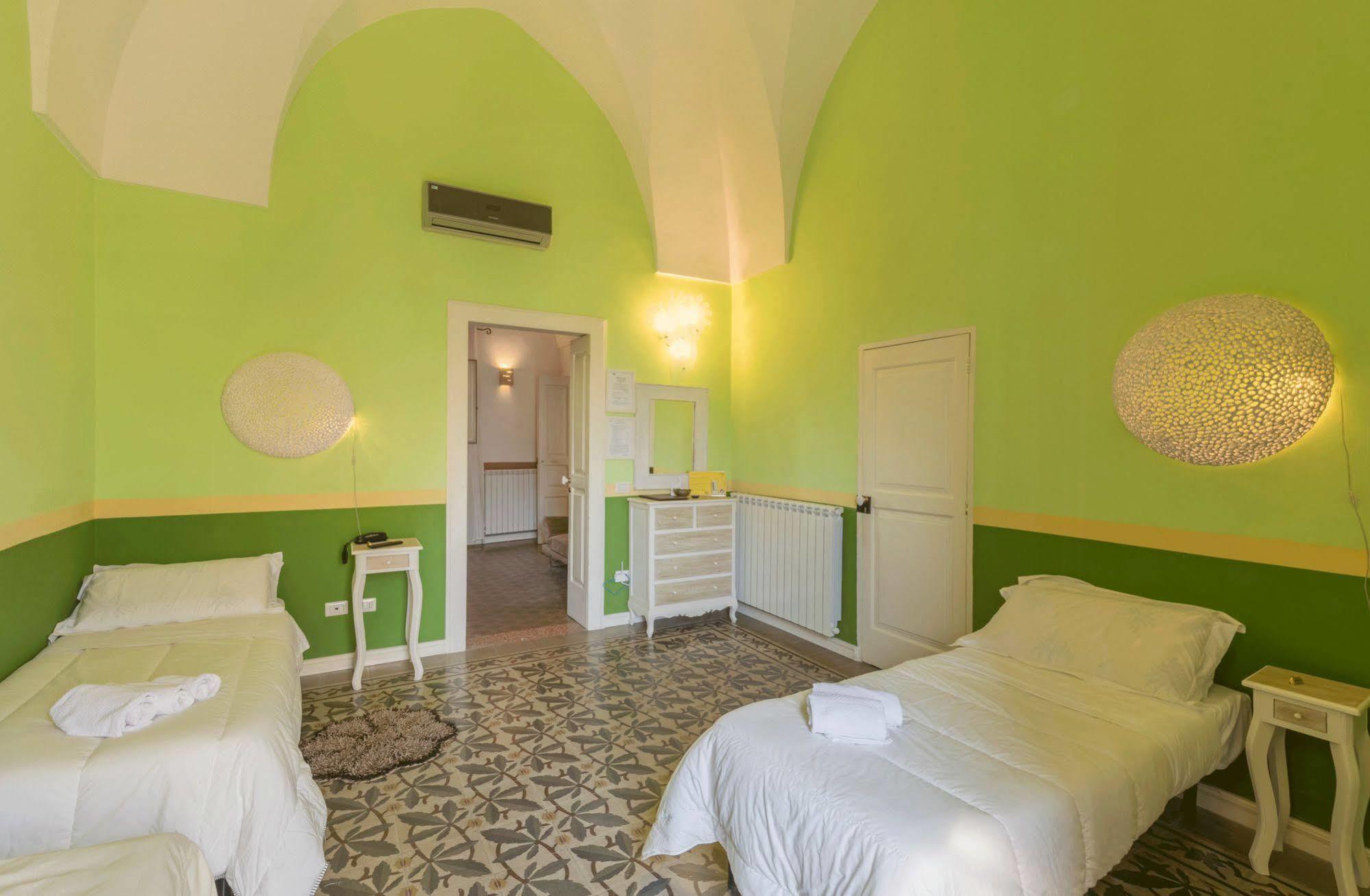 La Naca Della Taranta B&B Галатина Экстерьер фото